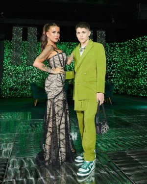 Florencia Peña Instagram - El festejo continúa 😜 Ahora la seguimos en @revistacaras 💚

@hectormaugeri @naiaravecchio @lilycastano 

📍 @rut.haus
🙌🏻 @eventosplanv @estudiotrescuartos 
💚 @cynthiamartos 
👗 @verodelacanal 
🍃 @ramiroarzuaga 
🎧 @djgastoncollica 
🪩 @dixigroup 
📸 @samuelganembeauty 
✨ @sebacruzcenteno