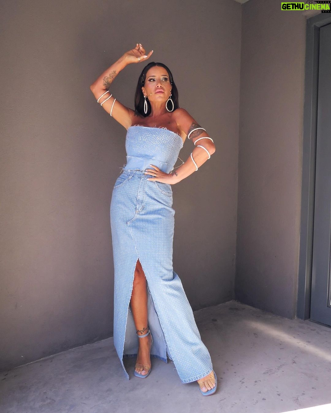 Florencia Peña Instagram - TEAM DENIM 🩵 Ustedes??? @gucha.ba @gabriellacapucci @milano_store_ St @maggiemellas Make up @nanogmd Pelo @george_hair1 @extensionesanavaldez Pestañas @maiacostaaok Fotos @samuelganembeauty Booker @sebacruzcenteno Telefe