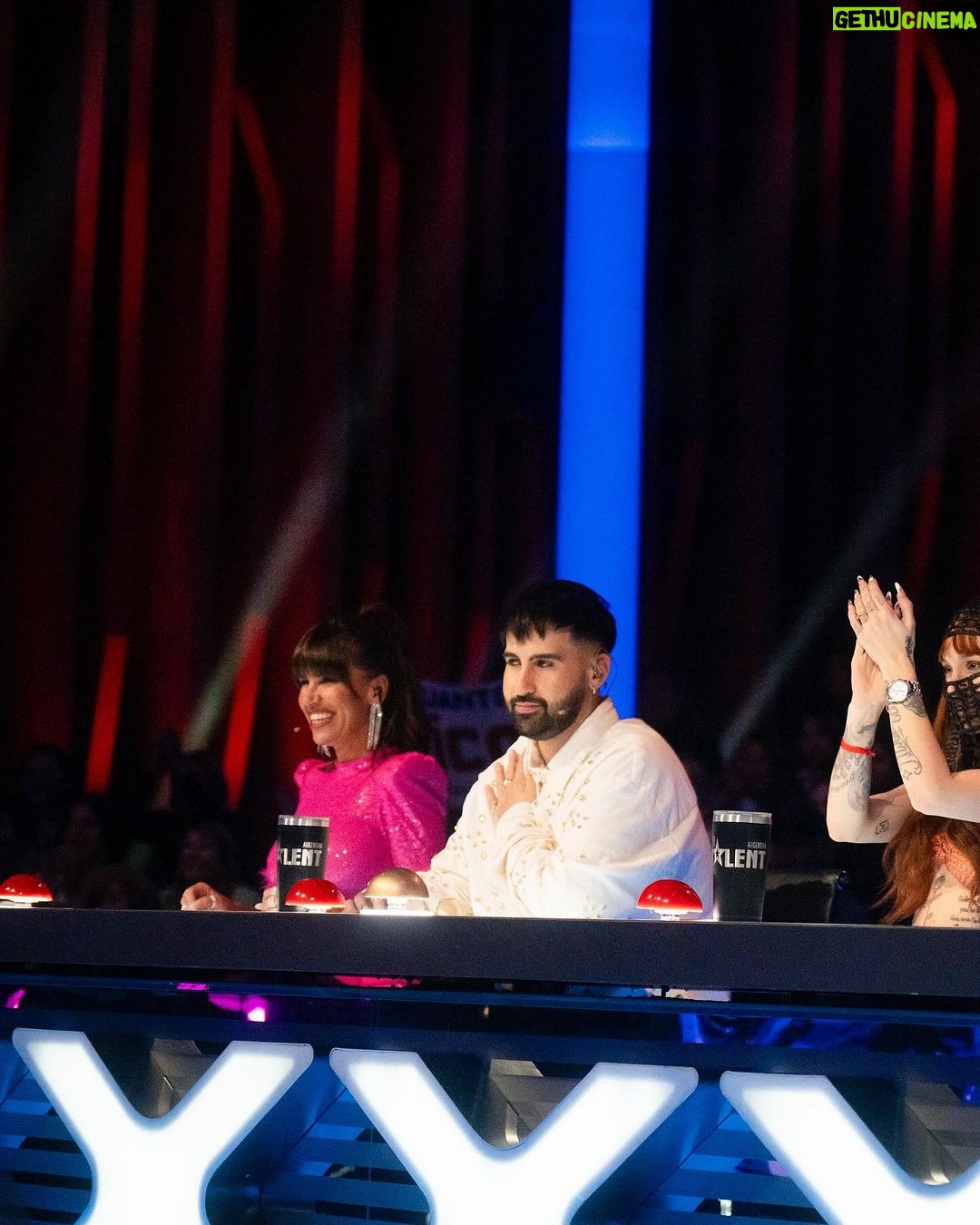 Florencia Peña Instagram - Cómo no amar @gottalentargentina 🥲 Si pasamos por todas las emociones… Gracias x el talento! Y el amor x el arte en todas sus formas 💖 @telefe Look @actitudfdeflor @gabriellacapucci @milano_store_ Make up @nanogmd Pelo @george_hair1 @extensionesanavaldez Pestañas @maiacostaaok Fotos @adriandiazfoto Booker @sebacruzcenteno Telefe