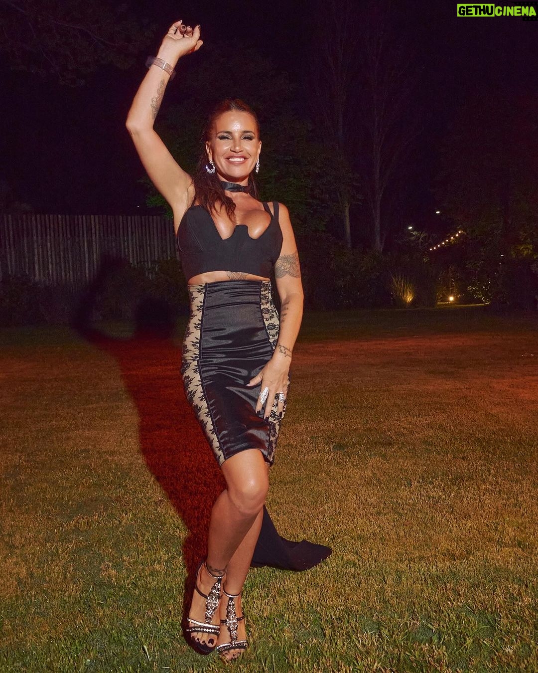 Florencia Peña Instagram - 🖤 Vestido @verodelacanal Accesorios @lunagarzonaccesorios 🖤 Make up @nanogmd Pelo @george_hair1 Pestañas @maiacostaaok Fotos @samuelganembeauty Booker @sebacruzcenteno 📍 @rut.haus 🙌🏻 @eventosplanv Rut.haus