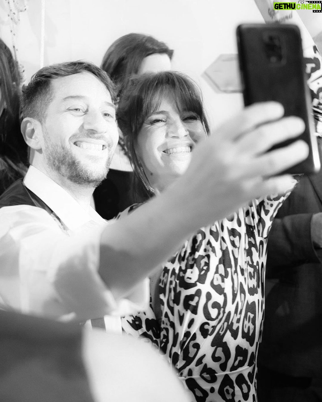 Florencia Peña Instagram - Ayer hicimos la Gala de #MammaMia 🤍🎭🪩 No puedo estar más agradecida x todas las cosas hermosas que nos están sucediendo desde que estrenamos esta obra. Gracias x el amor que nos dan cada noche. Por las risas, los aplausos y la emoción. 🥲💞 @mammamiaarg @pardoproduccionesok @teatroluxorsancorseguros 📸 @german.vignoli Teatro LUXOR Carlos Paz