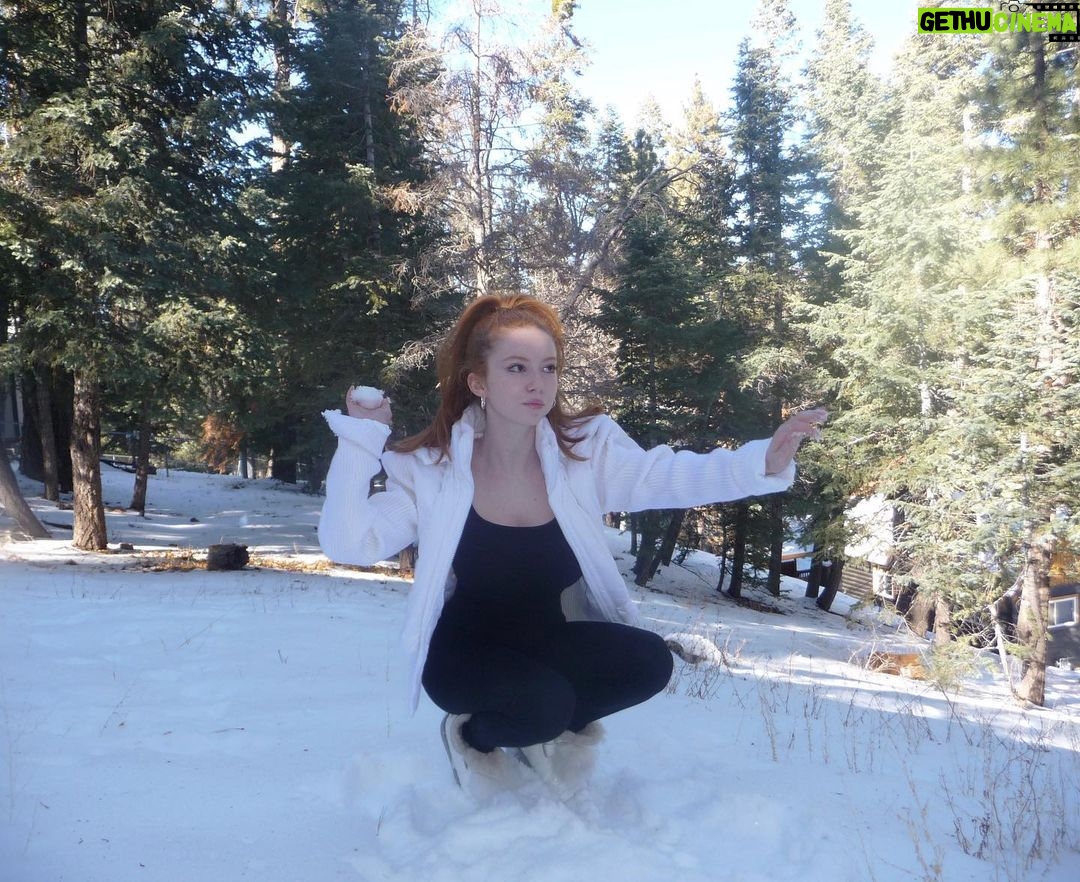 Francesca Capaldi Instagram - Walking in a winter wonderland ⛸️⛄️ Big Bear Lake, California