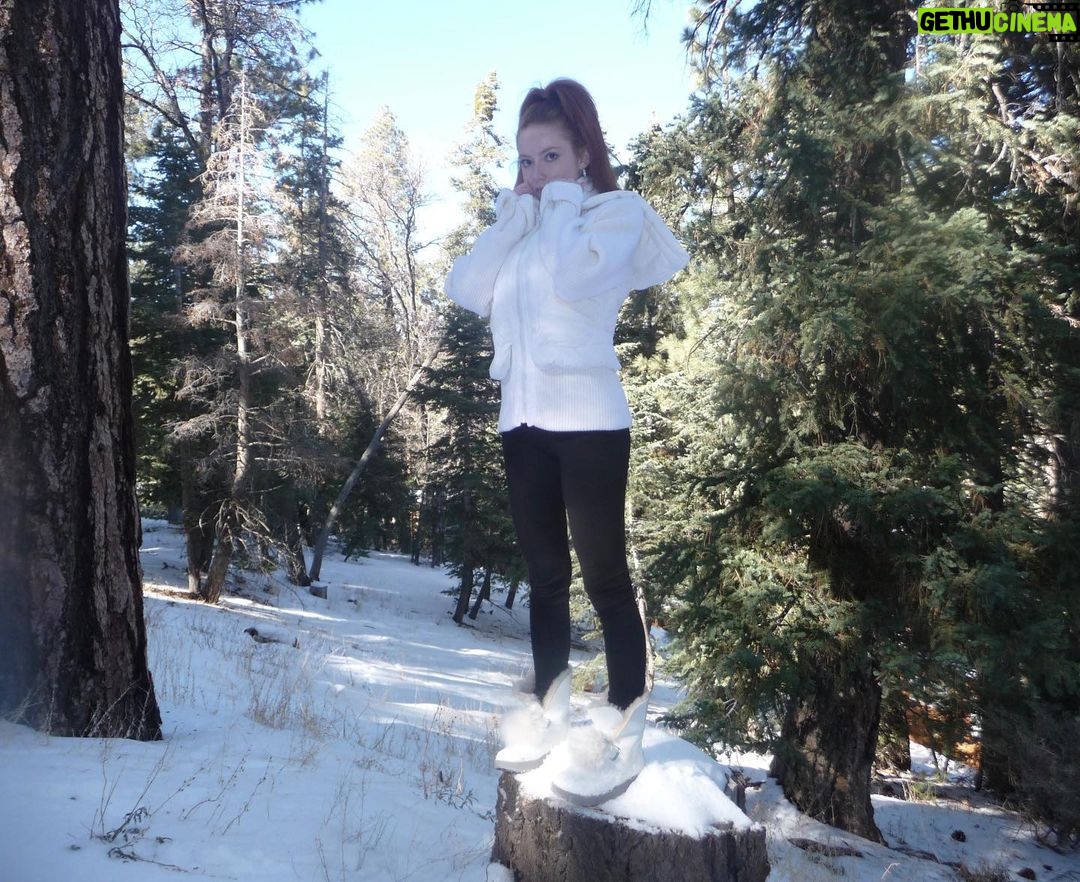 Francesca Capaldi Instagram - Walking in a winter wonderland ⛸️⛄️ Big Bear Lake, California
