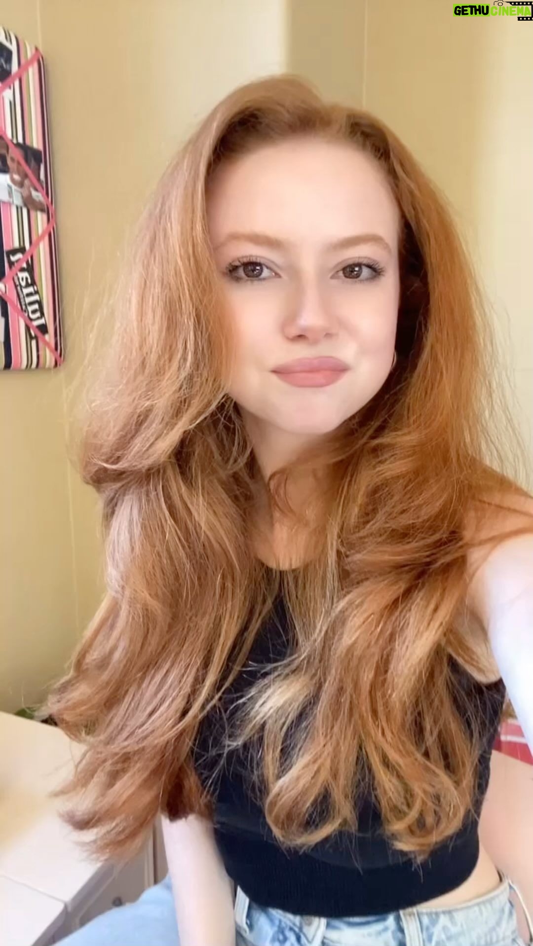 Francesca Capaldi Instagram - Picking out my stuff to decorate my dorm with @dormify