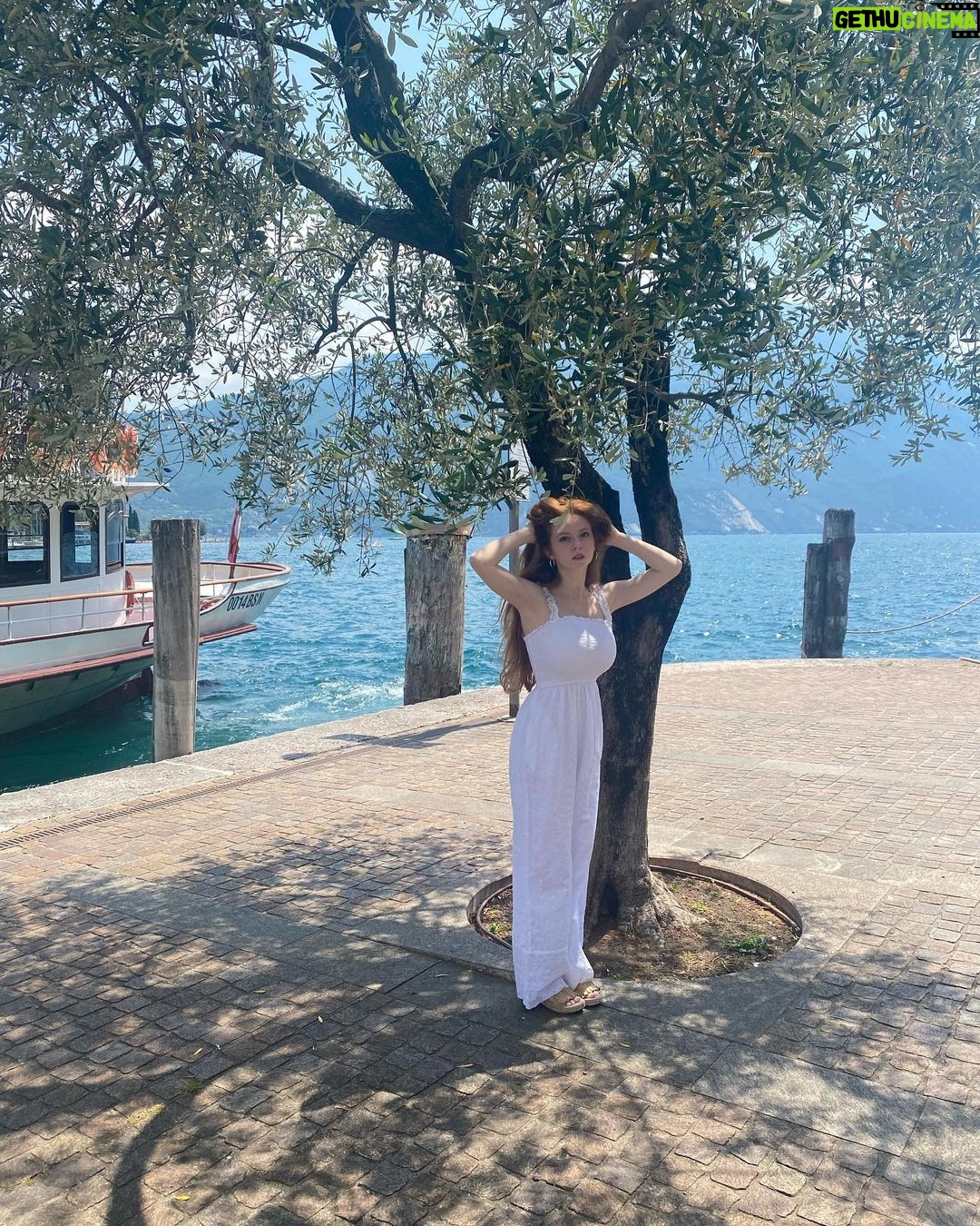 Francesca Capaldi Instagram - La dolce vita sul Lago di Garda❣️ Lake Garda, Italy