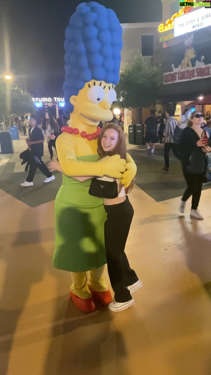 Francesca Capaldi Instagram - Me and my gal pal Marge