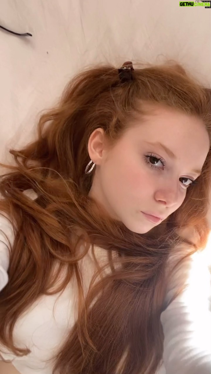 Francesca Capaldi Instagram - Who’s watching the Oscars tonight?