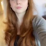 Francesca Capaldi Instagram – Weekend blues 💟🎶