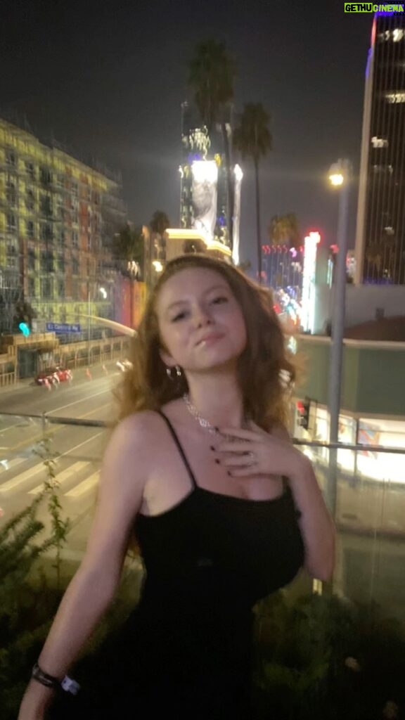 Francesca Capaldi Instagram - Ain’t no party like a rooftop party 🌃