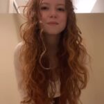 Francesca Capaldi Instagram - Carpool Karaoke…no bathroom lip sync 🎤🚽