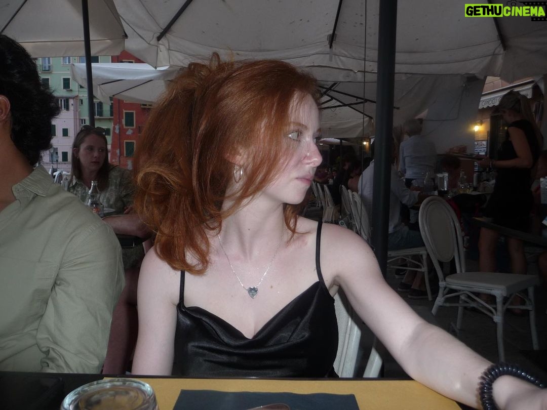 Francesca Capaldi Instagram - Summertime & the livin’s easy