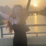 Francesca Capaldi Instagram - The wind was a paid actor