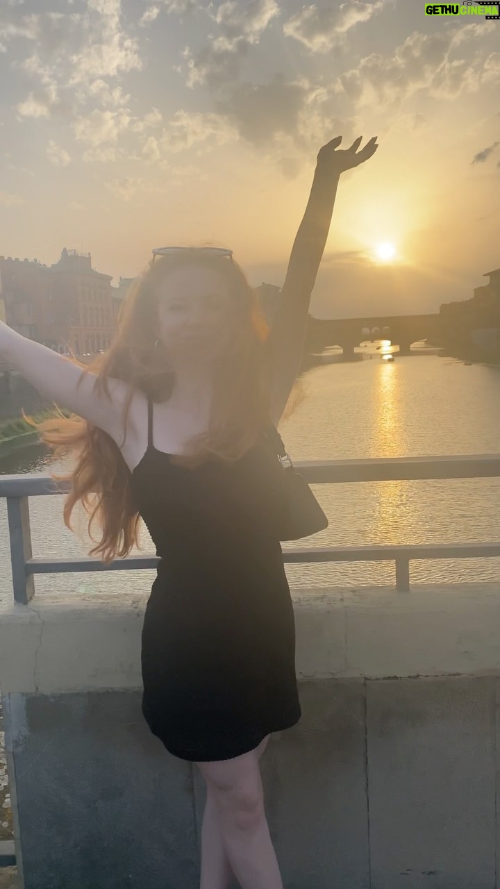 Francesca Capaldi Instagram - The wind was a paid actor