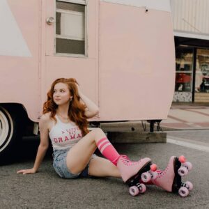 Francesca Capaldi Instagram - This is how I roll! 🤍💕

📸 @maiyabuck
🛼 @surfcityskates