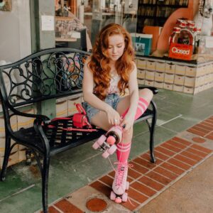 Francesca Capaldi Instagram - This is how I roll! 🤍💕

📸 @maiyabuck
🛼 @surfcityskates