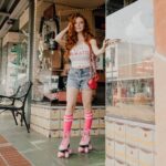 Francesca Capaldi Instagram - This is how I roll! 🤍💕 📸 @maiyabuck 🛼 @surfcityskates