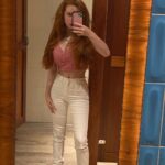 Francesca Capaldi Instagram - Bathroom mirrors + me = photo opp 🚽🖤