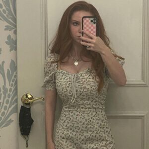 Francesca Capaldi Instagram - Bathroom mirrors + me = photo opp 🚽🖤