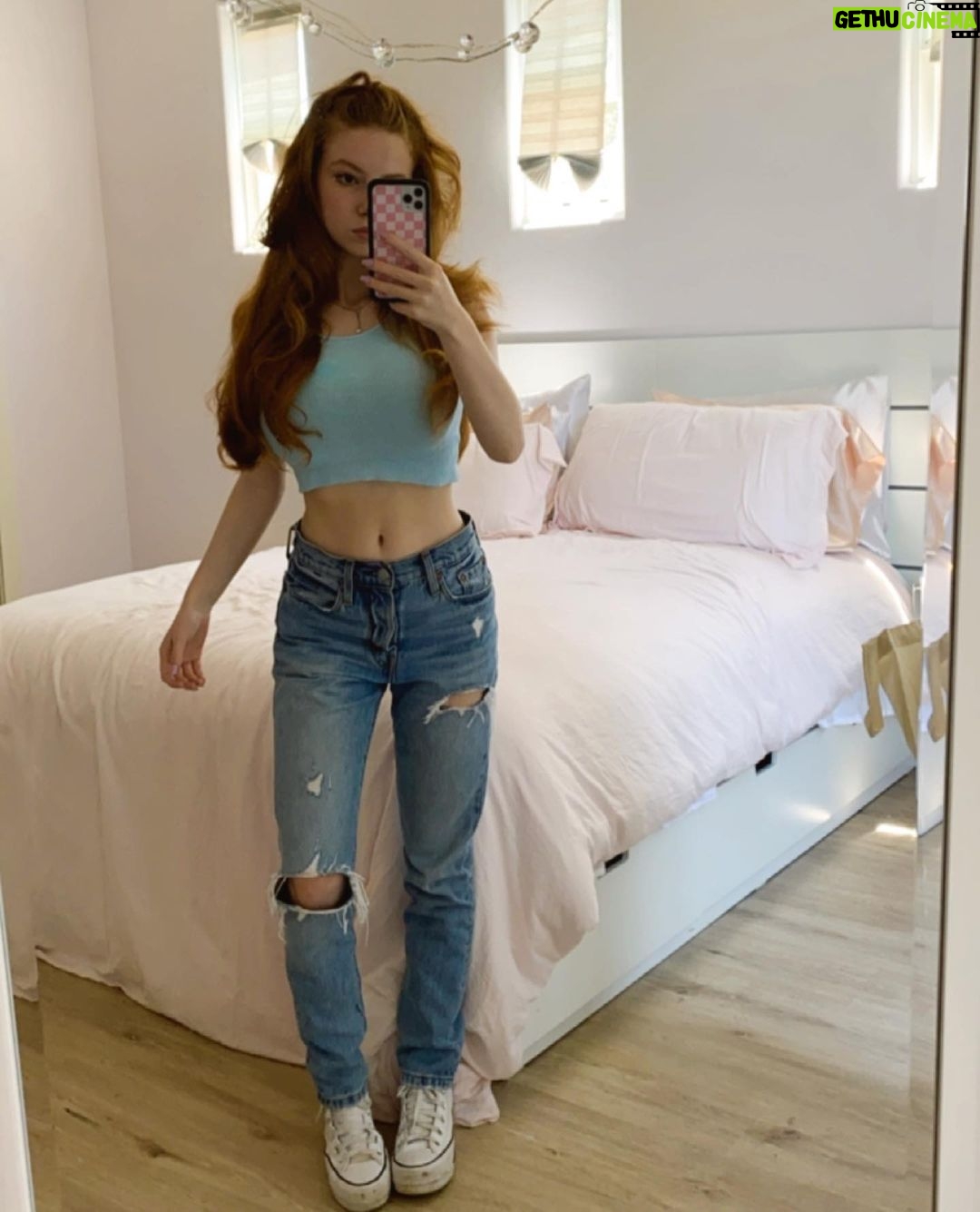 Francesca Capaldi Instagram - Feelin’ blue 💙
