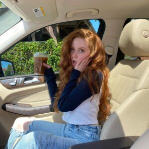 Francesca Capaldi Instagram - Get in loser we’re going for coffee 💙🤍☕️