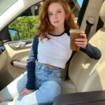 Francesca Capaldi Instagram - Get in loser we’re going for coffee 💙🤍☕️