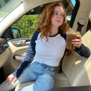 Francesca Capaldi Instagram - Get in loser we’re going for coffee 💙🤍☕️