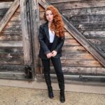 Francesca Capaldi Instagram - 🖤🤍
