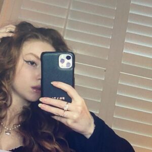 Francesca Capaldi Instagram - Me in the middle of my zoom class...🖤
