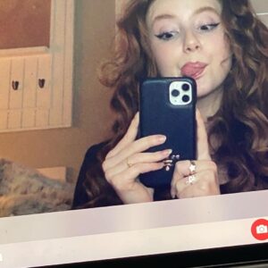 Francesca Capaldi Instagram - Me in the middle of my zoom class...🖤