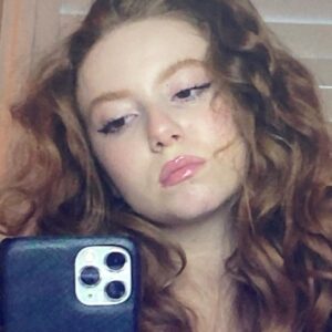 Francesca Capaldi Instagram - Me in the middle of my zoom class...🖤