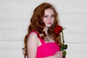 Francesca Capaldi Instagram - Will you accept this rose? 🥀🤍