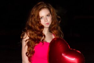 Francesca Capaldi Instagram - Will you accept this rose? 🥀🤍