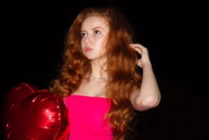Francesca Capaldi Instagram - Will you accept this rose? 🥀🤍