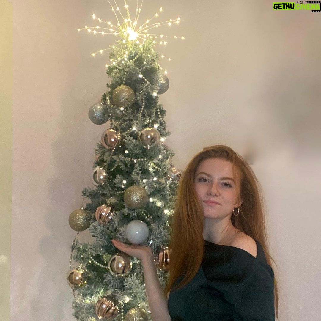 Francesca Capaldi - 82.2K Likes - Merry Christmas 🤍✨🎄 How did you celebrate?