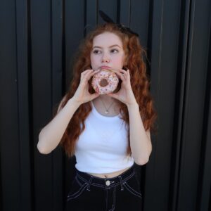 Francesca Capaldi Instagram - I 🍩 know what to get my friends for Christmas. Gift suggestions?! 🤍
