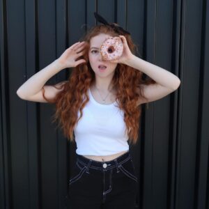 Francesca Capaldi Instagram - I 🍩 know what to get my friends for Christmas. Gift suggestions?! 🤍