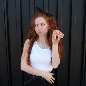 Francesca Capaldi Instagram - I 🍩 know what to get my friends for Christmas. Gift suggestions?! 🤍