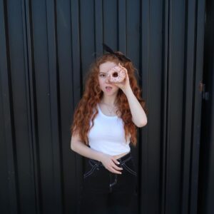 Francesca Capaldi Instagram - I 🍩 know what to get my friends for Christmas. Gift suggestions?! 🤍