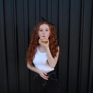 Francesca Capaldi Instagram - I 🍩 know what to get my friends for Christmas. Gift suggestions?! 🤍