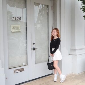 Francesca Capaldi Instagram - Hi, it’s me again 🖤🤍
