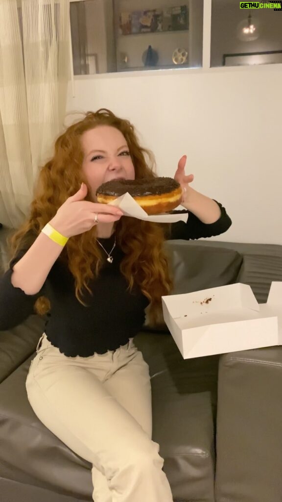 Francesca Capaldi Instagram - Sadly the donut didn’t make it to the end of the night 🍩