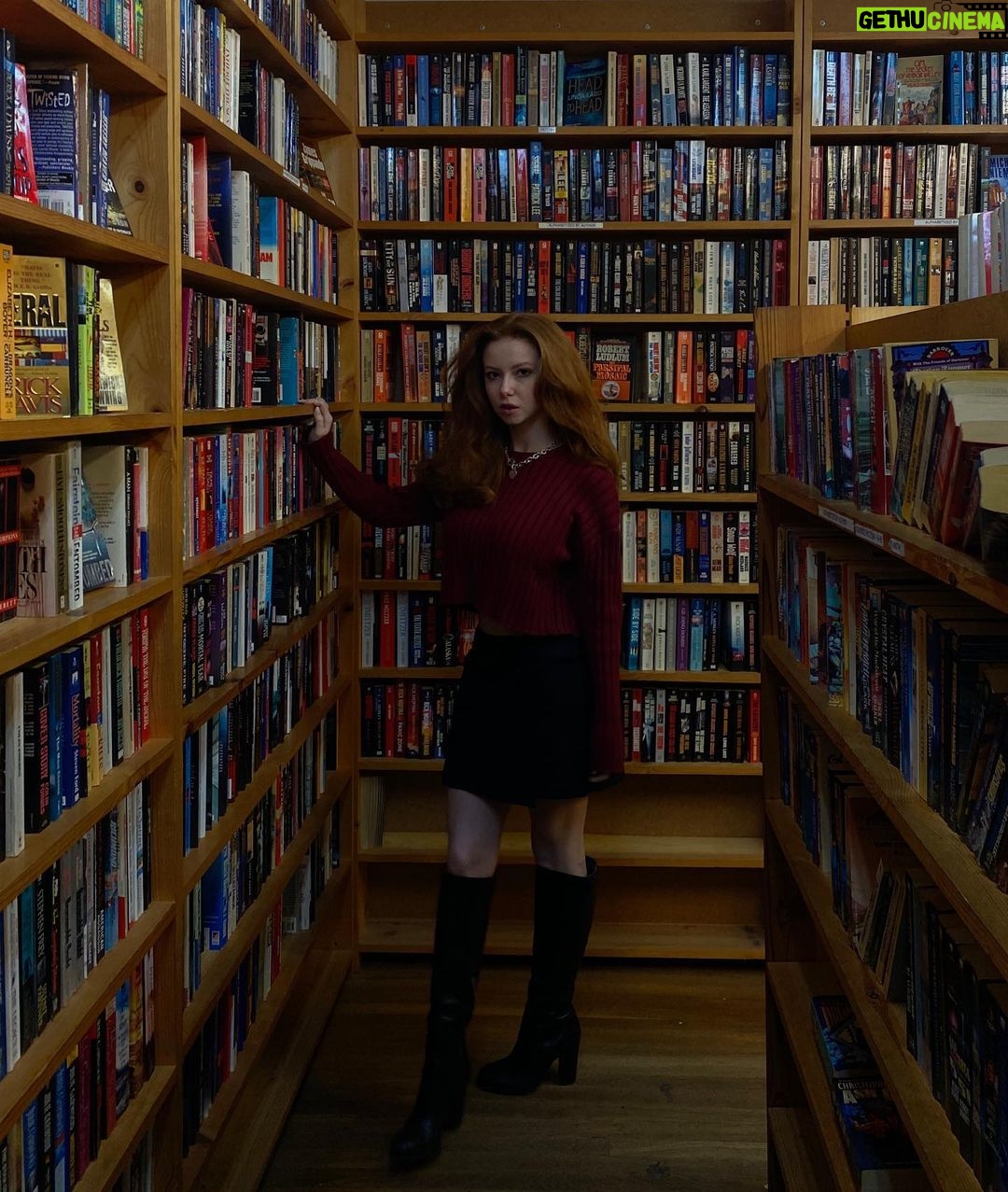 Francesca Capaldi Instagram - Read between the lines 📚