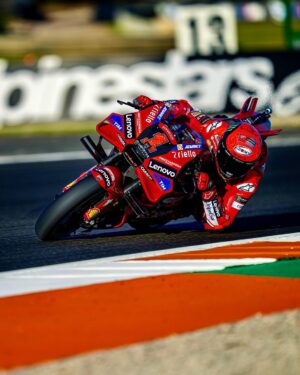 Francesco Bagnaia Instagram - Friday night office overtime 😅 #Go1Free