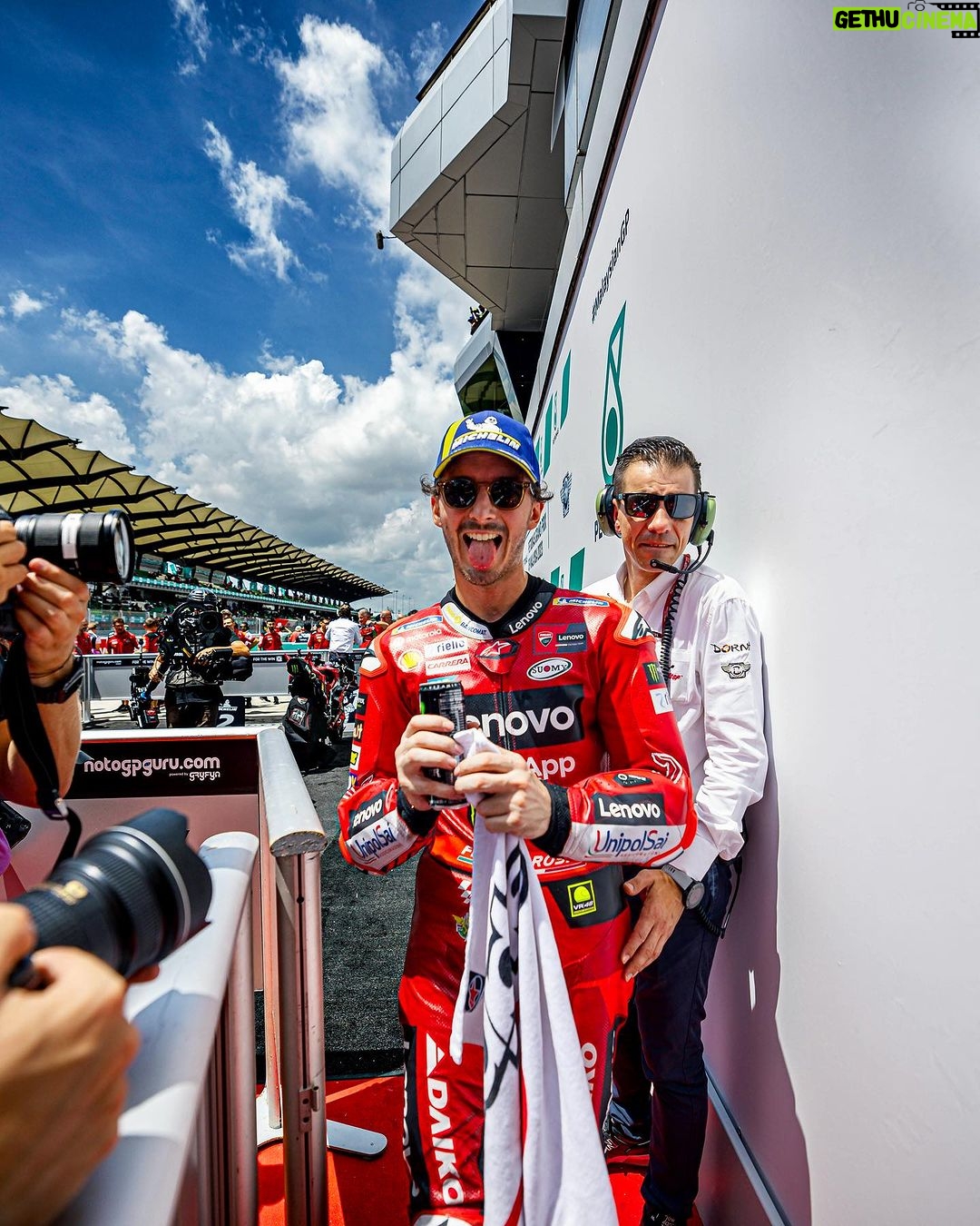 Francesco Bagnaia Instagram - A rock and roll pole position, a slightly off-beat Sprint, but that’s ok 🎸🤟🏻 #Go1Free Sepang Circuit