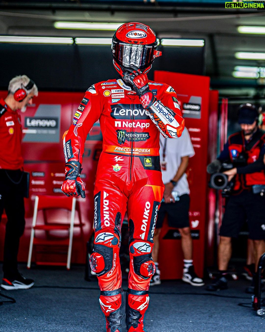 Francesco Bagnaia Instagram - Friday’s good feelings 😎 #Go1Free Sepang Circuit