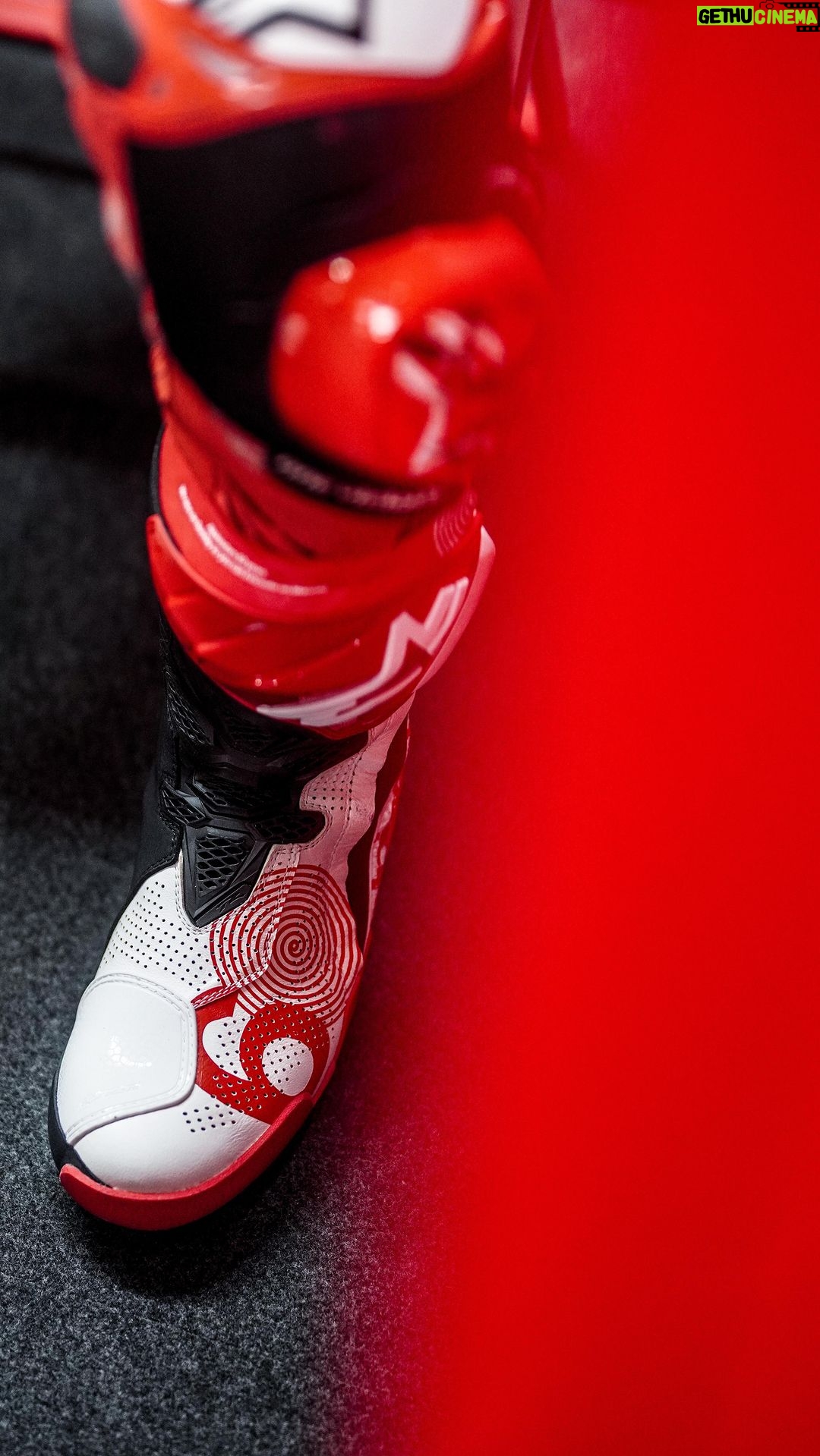 Francesco Bagnaia Instagram - “We race on Sunday so you can innovate on Monday” Happy 60th anniversary @alpinestars