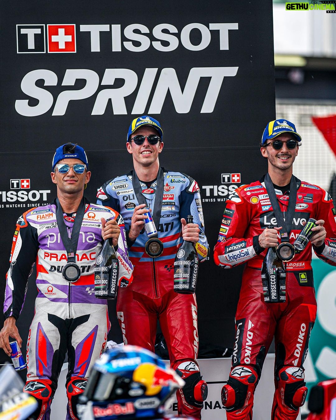 Francesco Bagnaia Instagram - A rock and roll pole position, a slightly off-beat Sprint, but that’s ok 🎸🤟🏻 #Go1Free Sepang Circuit