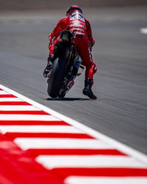 Francesco Bagnaia Instagram - A two-sided Friday 📈📉 #Go1Free