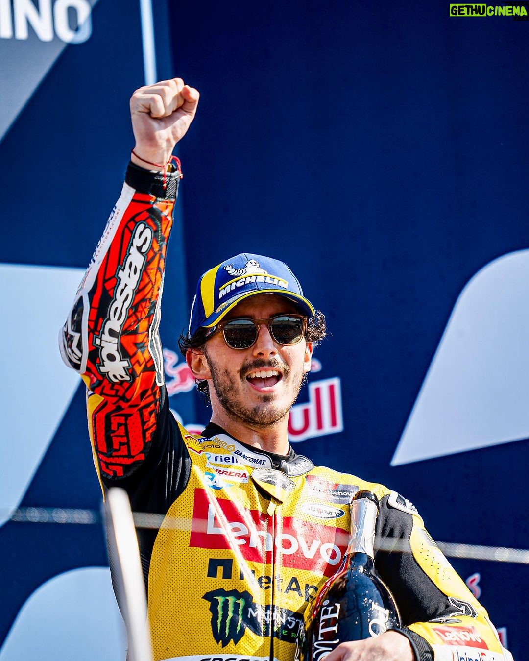 Francesco Bagnaia - 175.7K Likes - Misano è sempre Misano ❤️
Grazie ragazzi, oggi avete fatto la differenza, ci meritiamo una Rossini 🍕 ( offre @ducaticorse 😂) #Go1Free