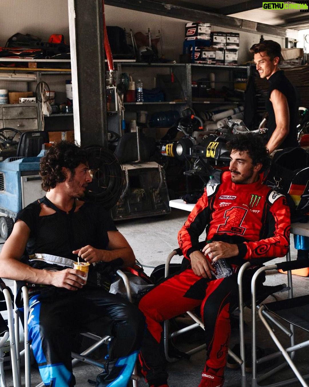 Francesco Bagnaia Instagram - With the crew 🏎️ #Go1Free